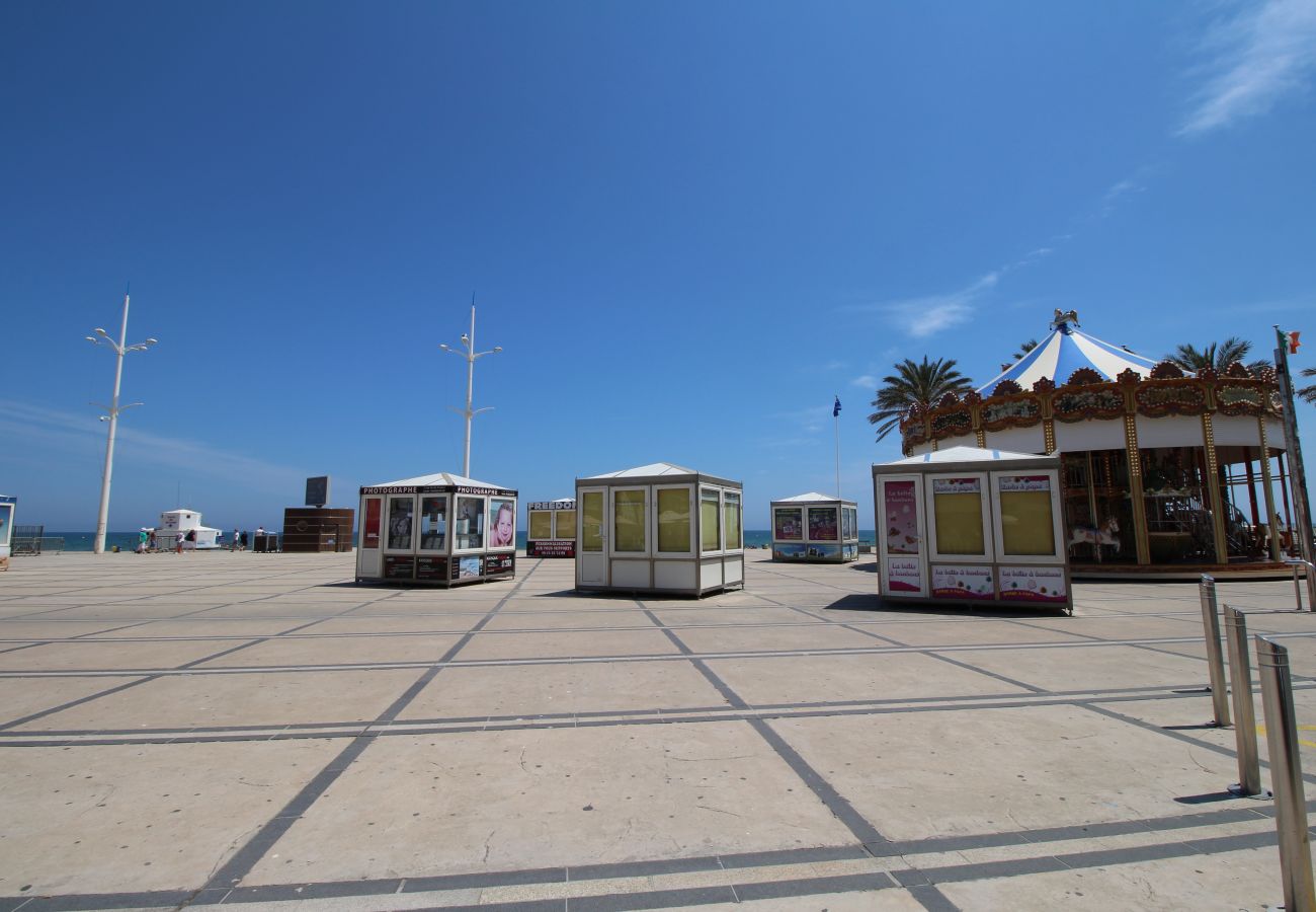 Ferienwohnung in Canet-en-Roussillon - Grand studio avec vue mer dans le centre