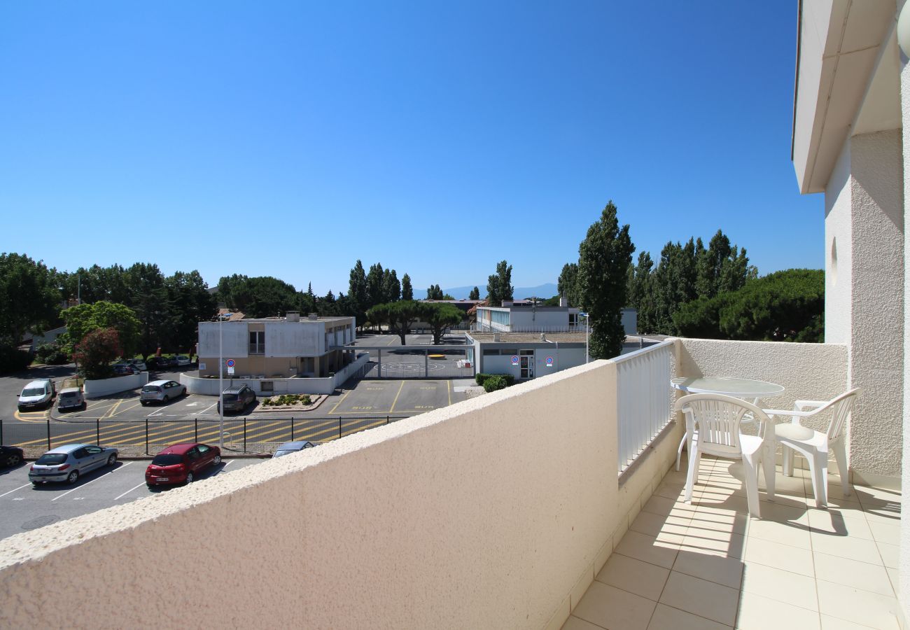 Ferienwohnung in Canet-en-Roussillon - Spacieux appartement T2 proche de la mer + parking