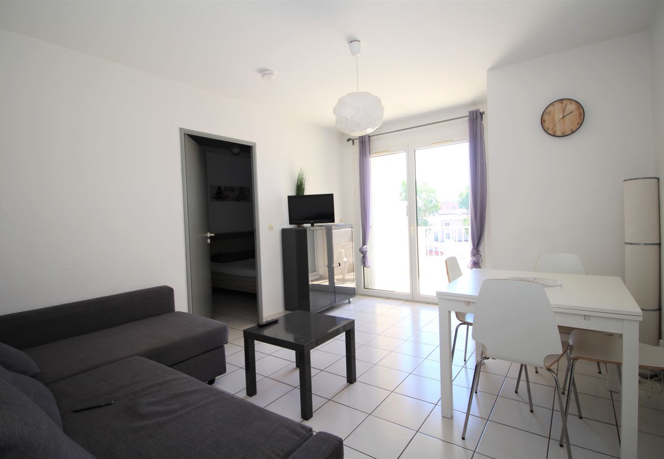 Ferienwohnung in Canet-en-Roussillon - Spacieux appartement T2 proche de la mer + parking