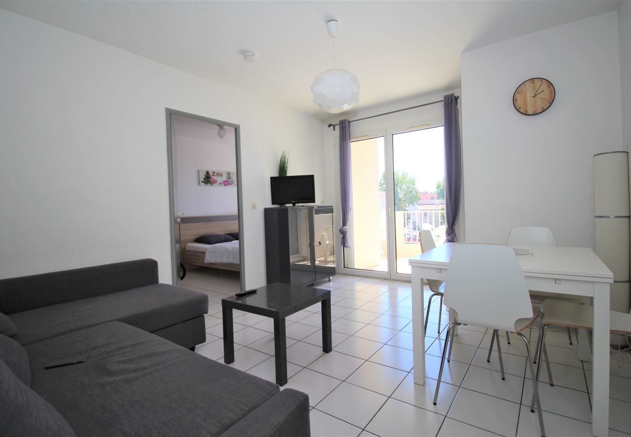 Ferienwohnung in Canet-en-Roussillon - Spacieux appartement T2 proche de la mer + parking