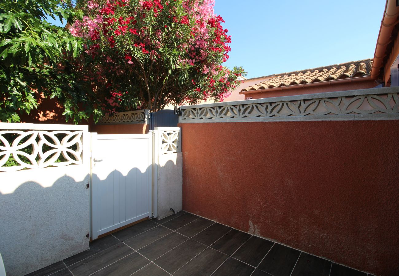 Ferienhaus in Canet-en-Roussillon - Maisonette T2  et parking dans résidence avec piscine