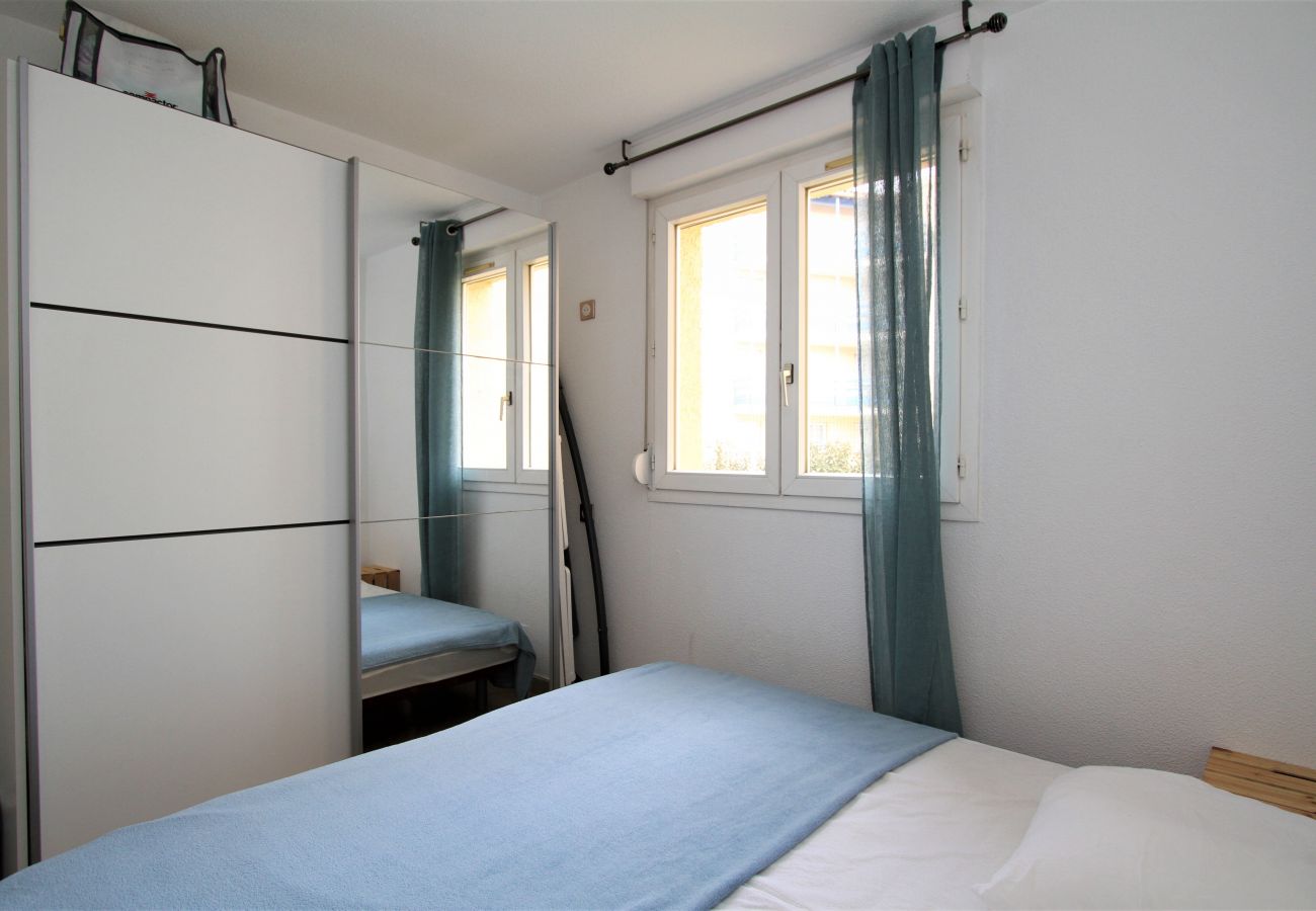 Ferienwohnung in Canet-en-Roussillon - Appartement T2 avec piscine et parking