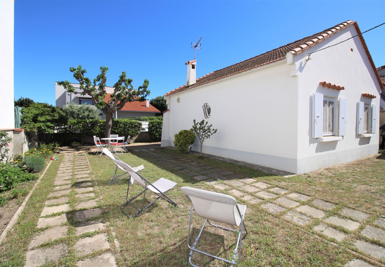 Ferienhaus in Canet-en-Roussillon - Maison à deux pas de la plage avec agréable jardin.
