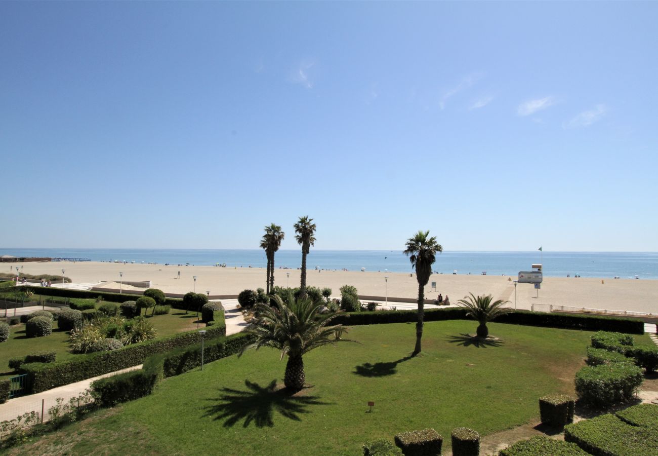 Ferienwohnung in Canet-en-Roussillon - appartement 4 personnes vue mer piscine et parking