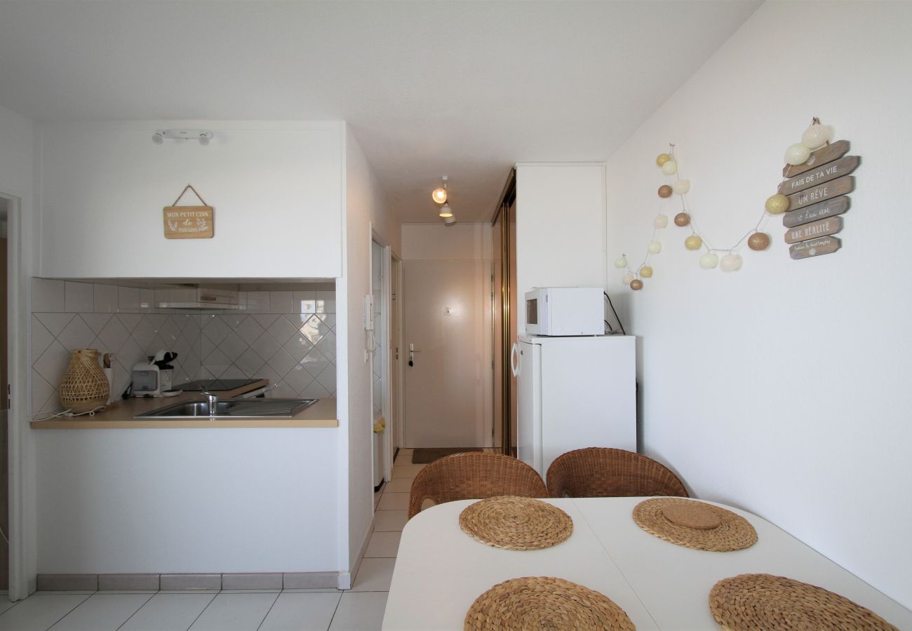 Ferienwohnung in Canet-en-Roussillon - appartement 4 personnes vue mer piscine et parking