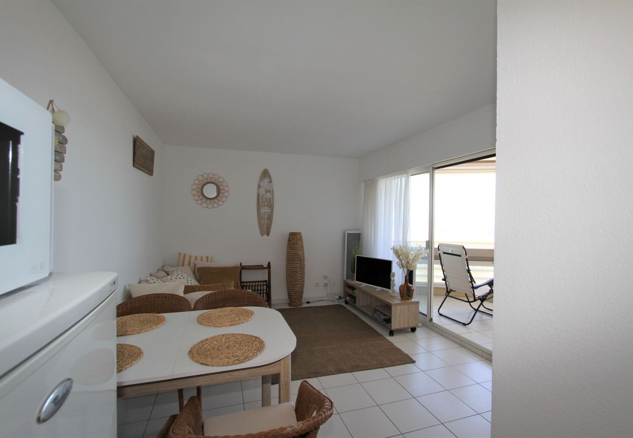 Ferienwohnung in Canet-en-Roussillon - appartement 4 personnes vue mer piscine et parking