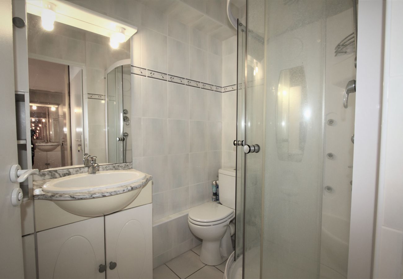 Ferienwohnung in Canet-en-Roussillon - appartement 4 personnes vue mer piscine et parking