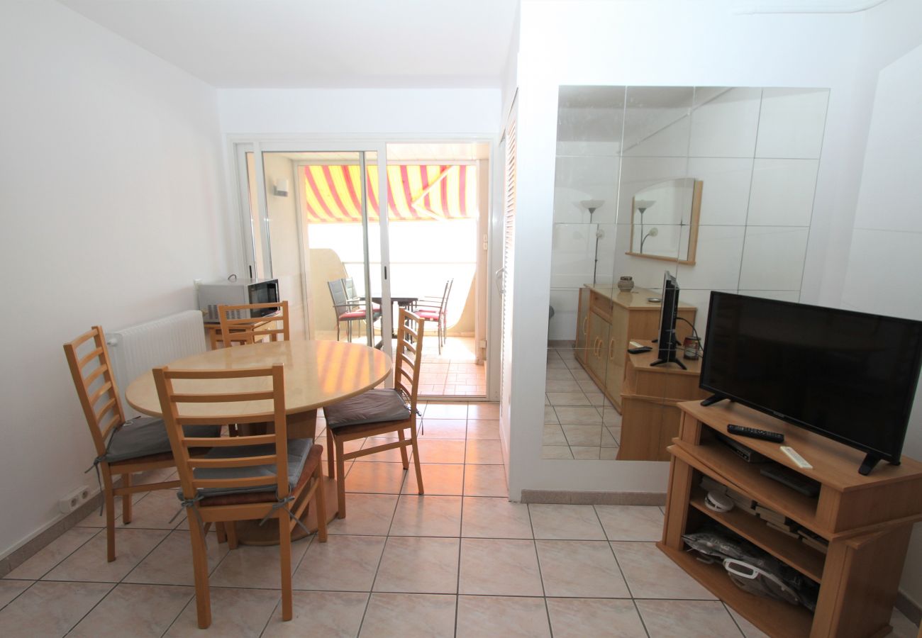 Ferienwohnung in Canet-en-Roussillon - Appartement 4 personnes en front de mer