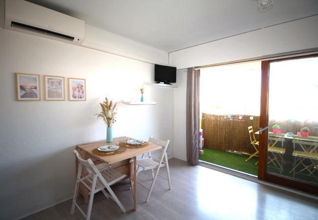 Studio in Canet-en-Roussillon - Studio 4 personnes dans résidence avec piscine + parking