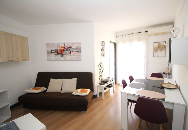 Ferienwohnung in Canet-en-Roussillon - Appartement 4 personnes à 50m de la plage avec parking 