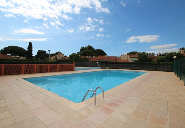 Studio in Canet-en-Roussillon - Studio 4 personnes dans une résidence avec piscine + parking