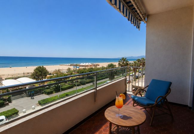 Ferienwohnung in Canet-en-Roussillon - Appartement 4 personnes Front de mer avec parking privé  