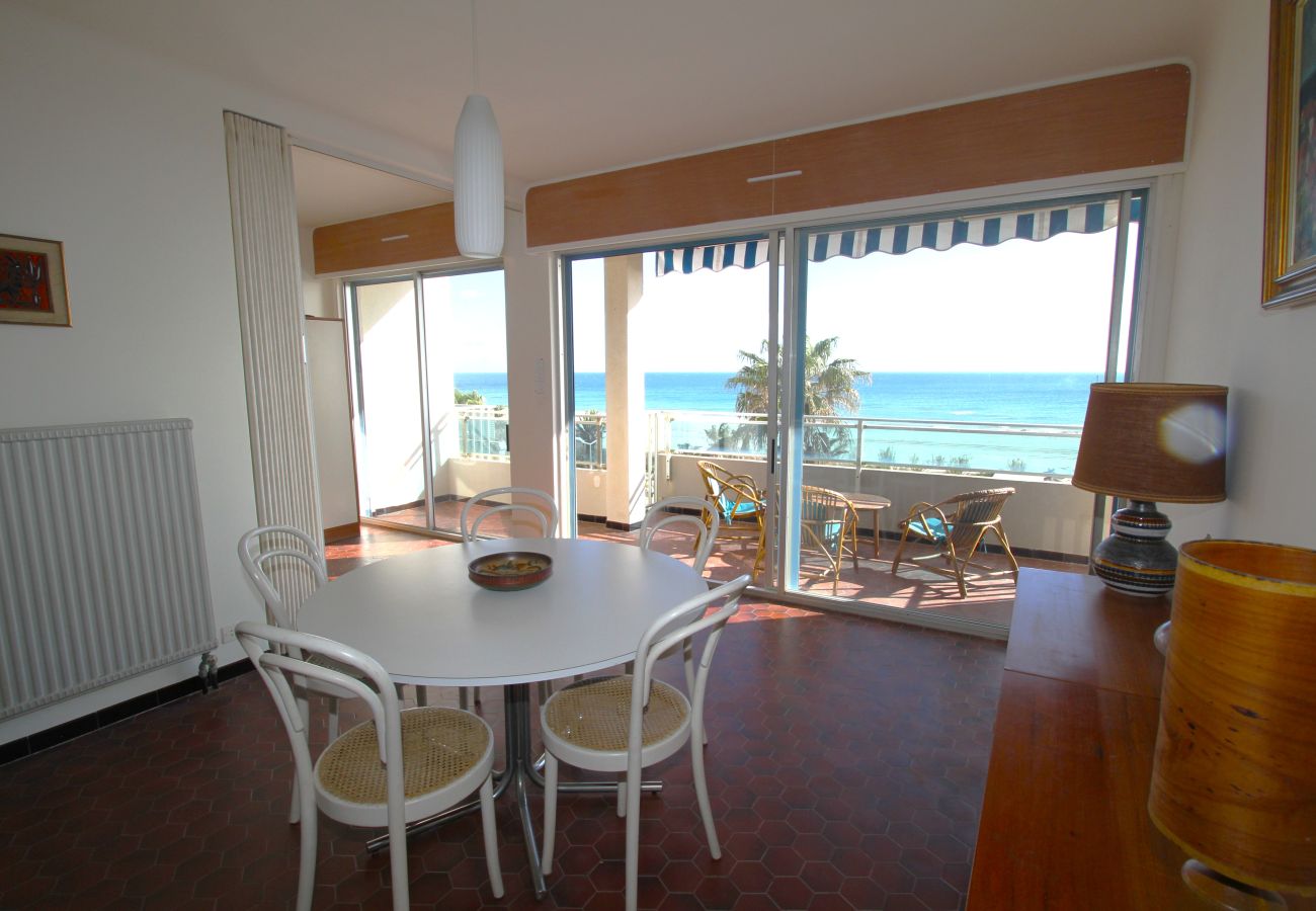 Ferienwohnung in Canet-en-Roussillon - Appartement 4 personnes vue mer avec parking 