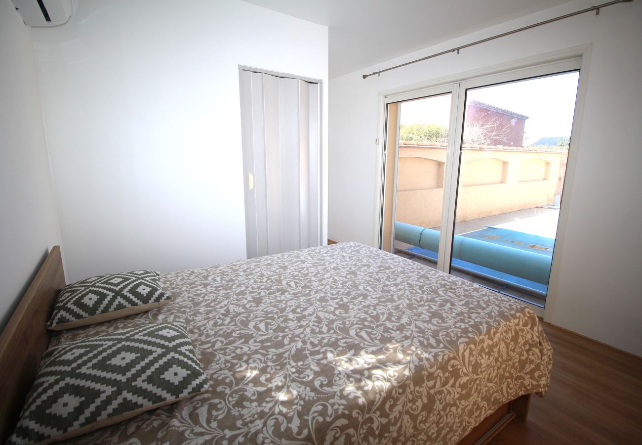 Villa in Villeneuve-de-la-Raho - Villa de plain pied T4 avec piscine 