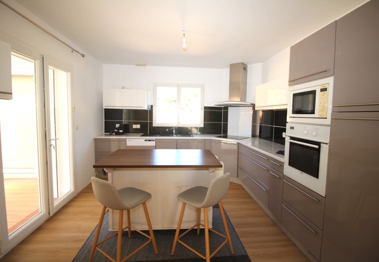 Villa en Villeneuve-de-la-Raho - House for 8 with swimming pool 