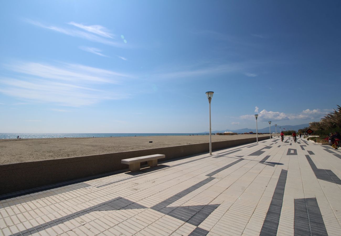 Appartement à Canet-en-Roussillon - Grand studio avec vue mer dans le centre