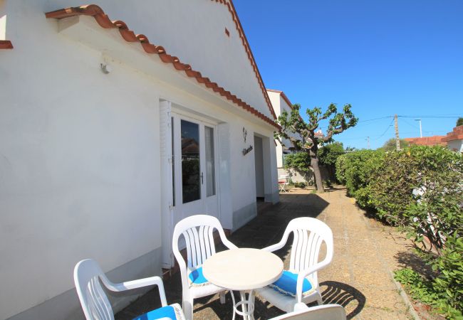 Maison à Canet-en-Roussillon - Maison à deux pas de la plage avec agréable jardin.