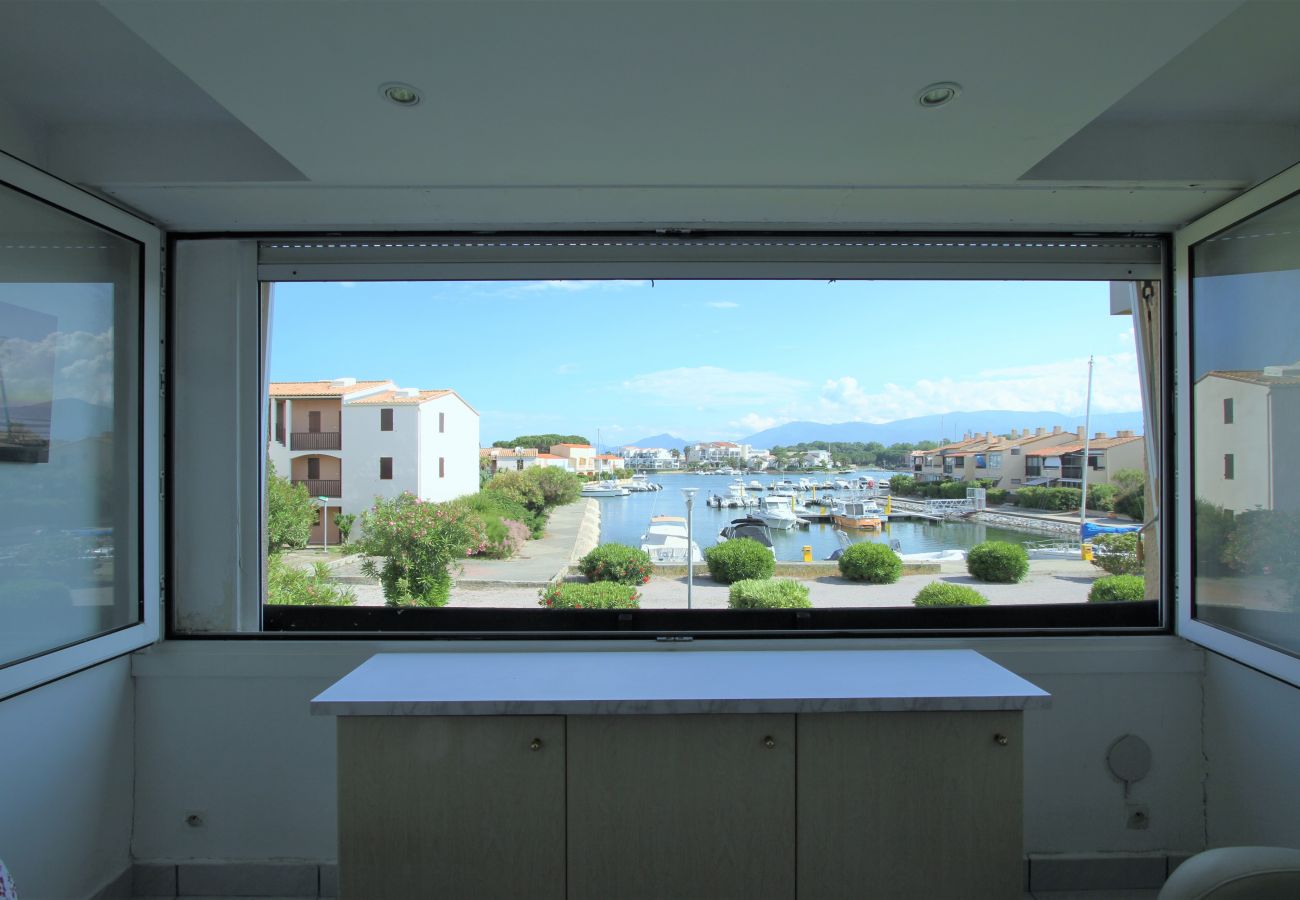 Studio à Saint-Cyprien - Grand studio avec vue sur la Marina et parking