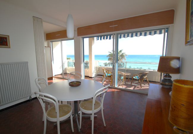 Appartement à Canet-en-Roussillon - Appartement 4 personnes Front de mer avec parking privé   Appartement à Canet-en-Roussillon - Appartement 4 personnes Front de mer avec parking privé