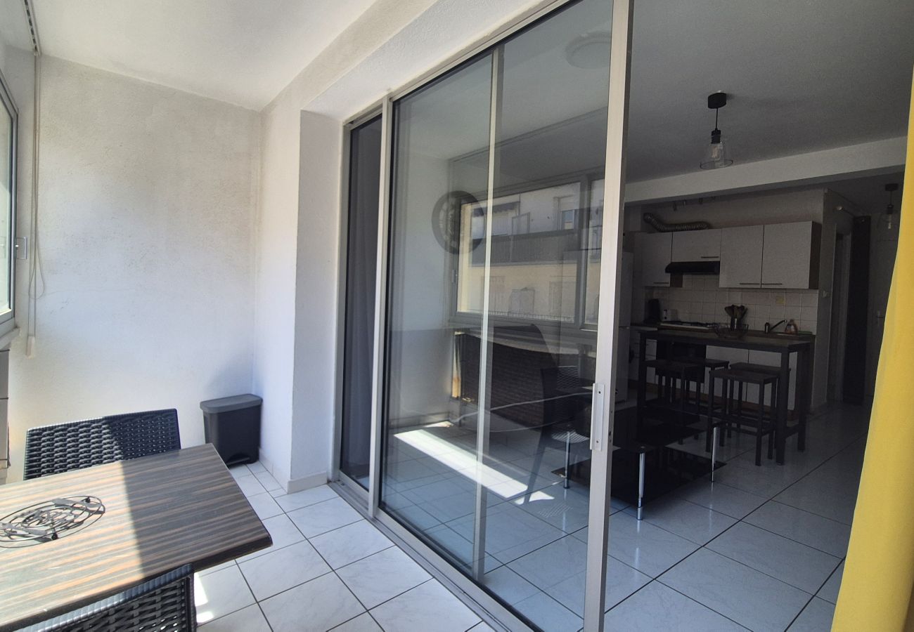 Studio à Canet-en-Roussillon - Studio 2 personnes avec loggia , vue mer latérale 
