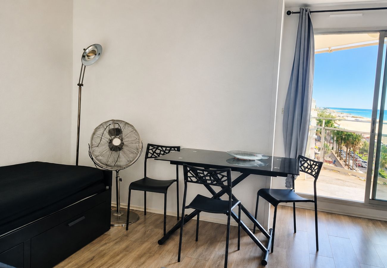 Apartment in Canet-en-Roussillon - Appartement 2 Pièces à Canet avec Vue Mer + Parking