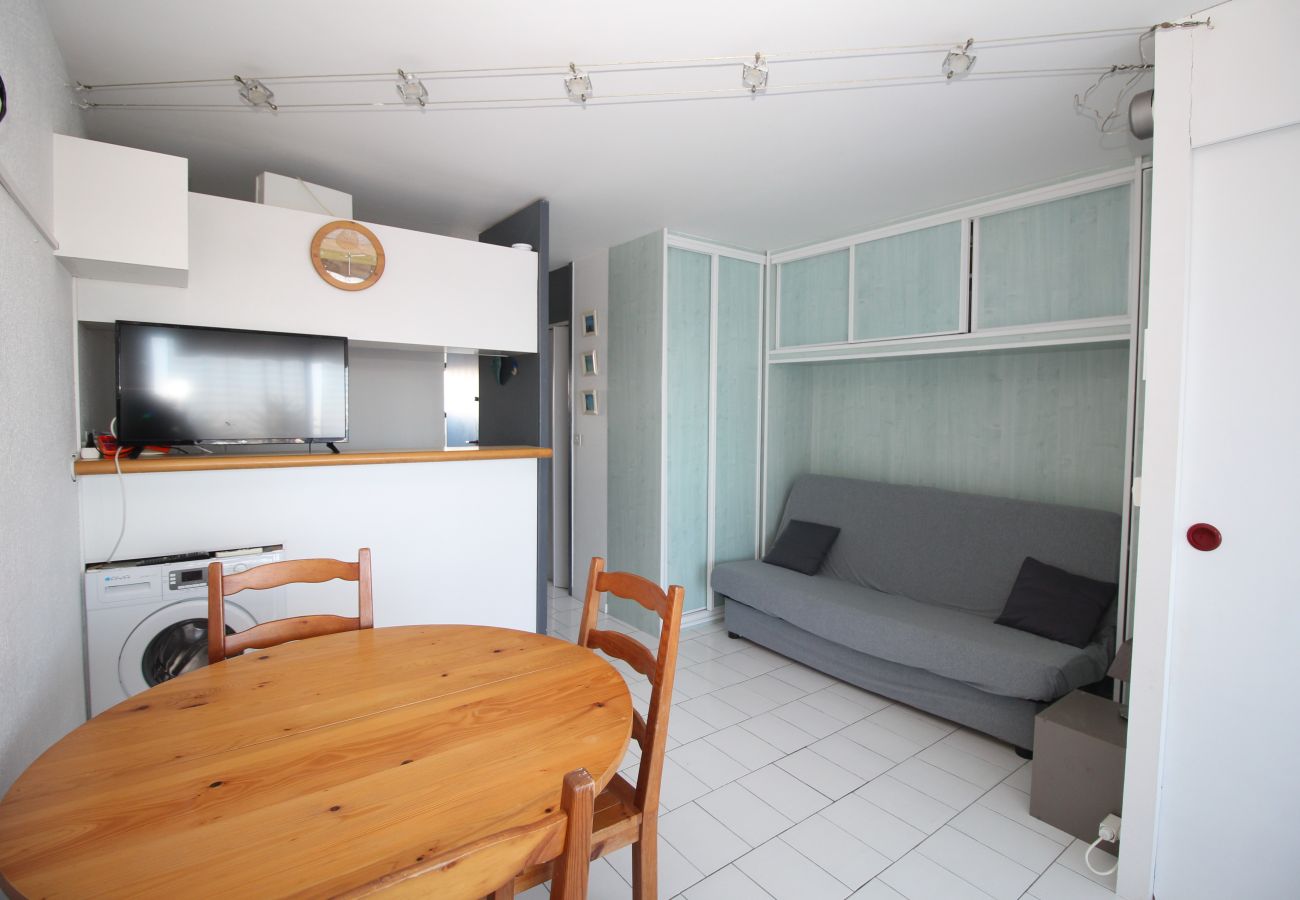 Apartment in Canet-en-Roussillon - Studio cabine belle vue mer