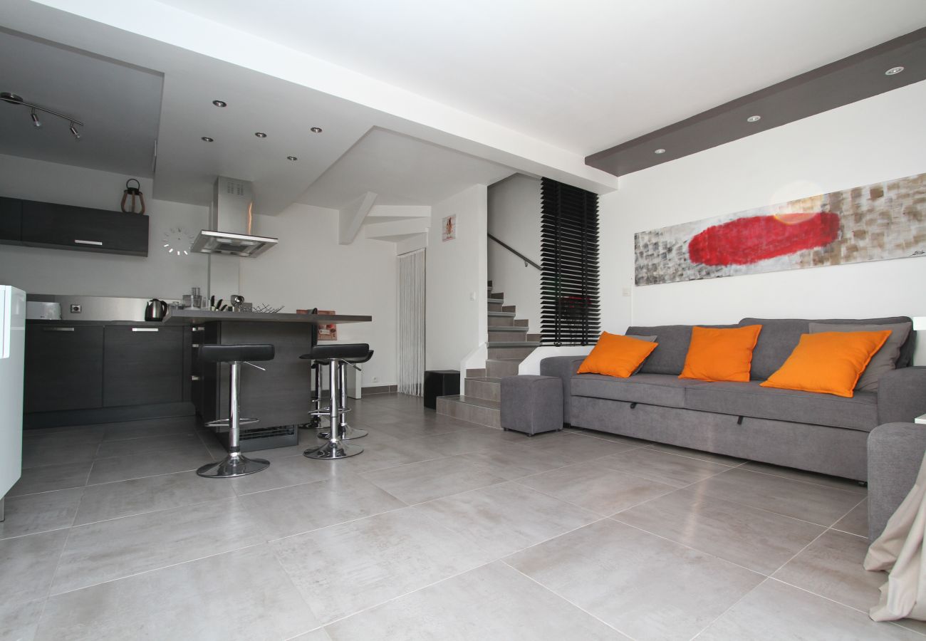 House in Canet-en-Roussillon - Villa Moderne à deux pas de la plage