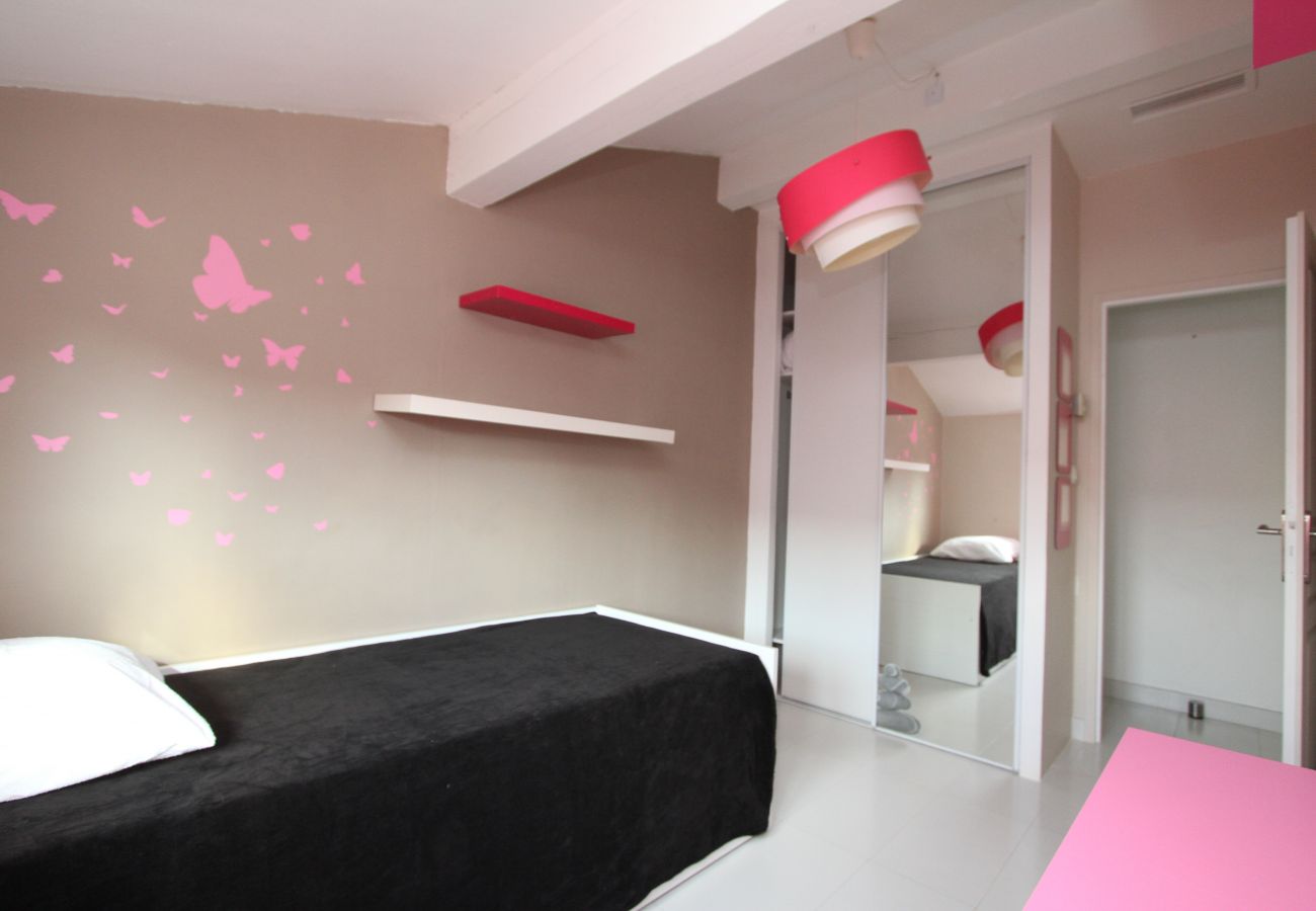 House in Canet-en-Roussillon - Villa Moderne à deux pas de la plage