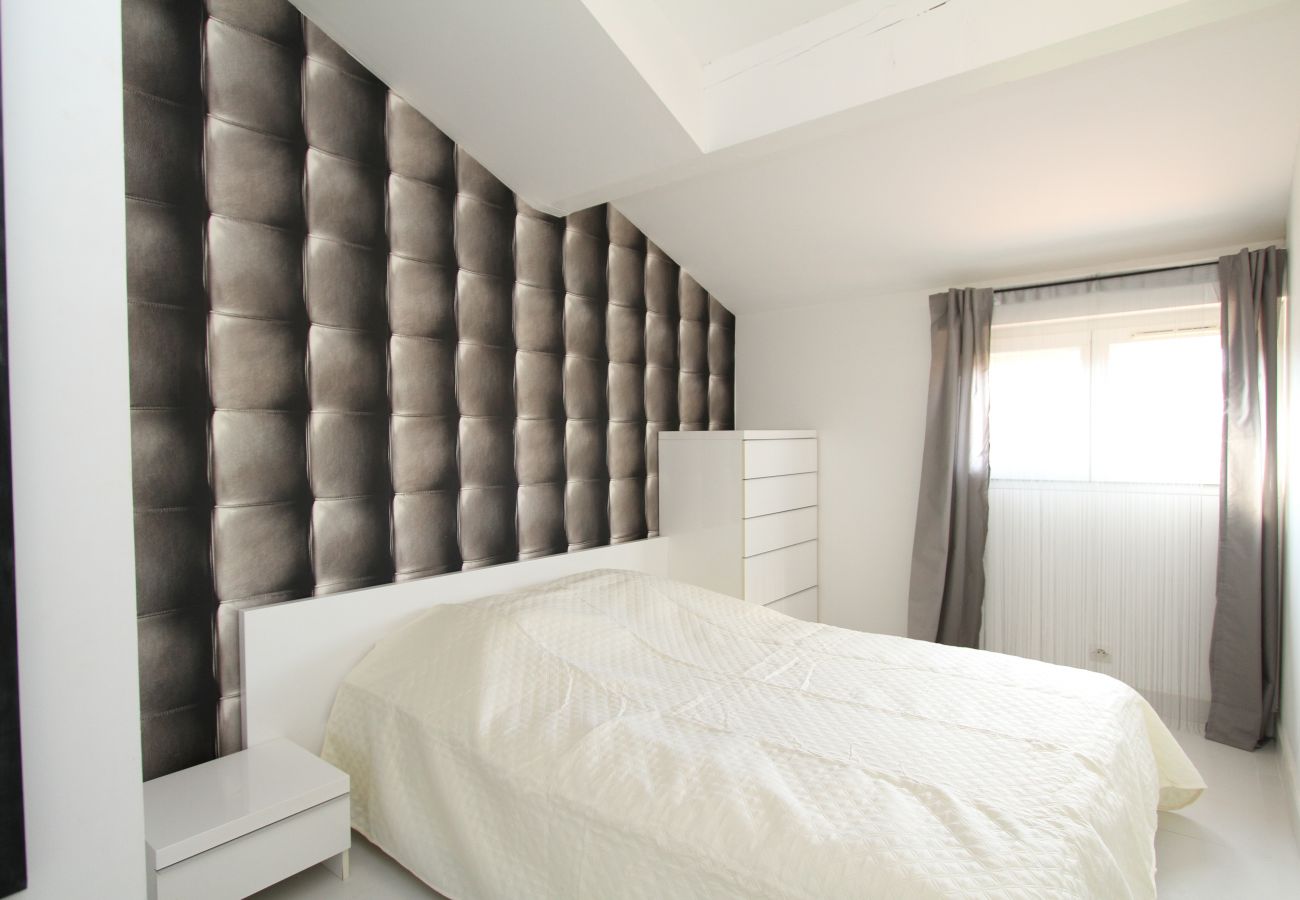 House in Canet-en-Roussillon - Villa Moderne à deux pas de la plage