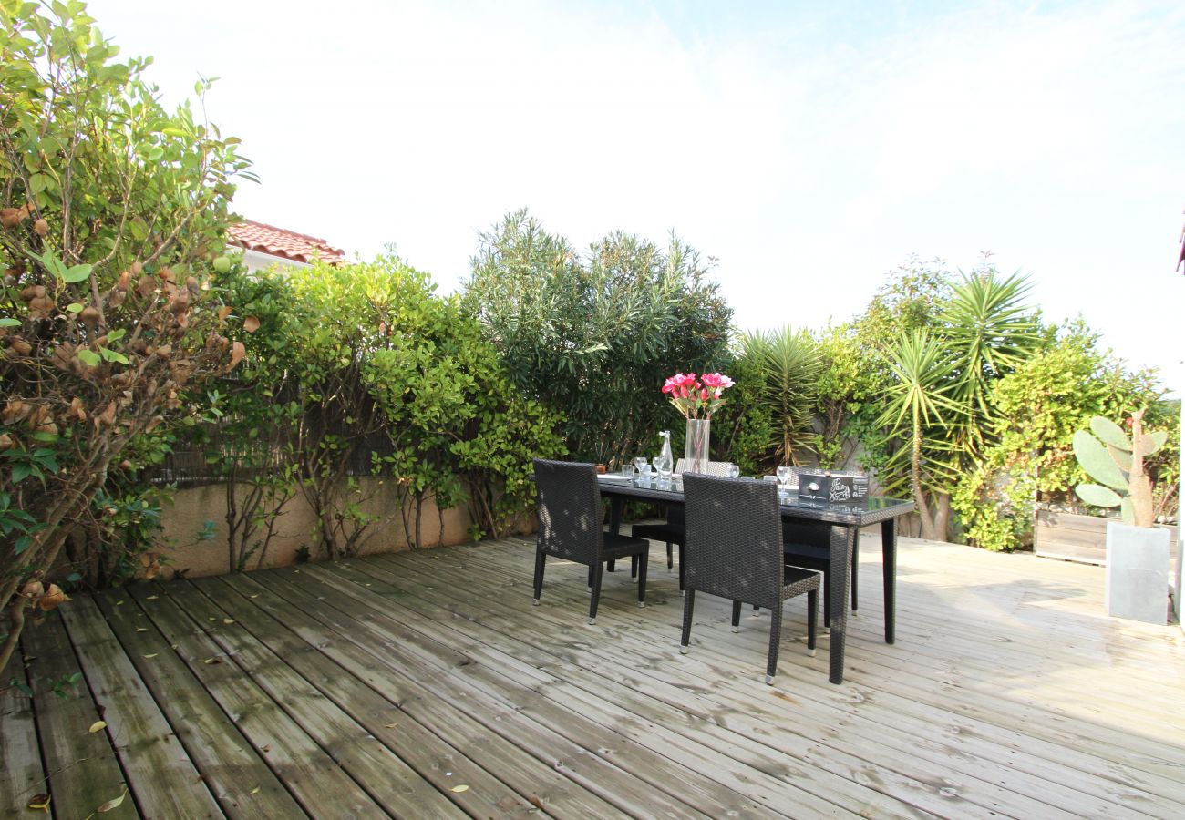 House in Canet-en-Roussillon - Villa Moderne à deux pas de la plage