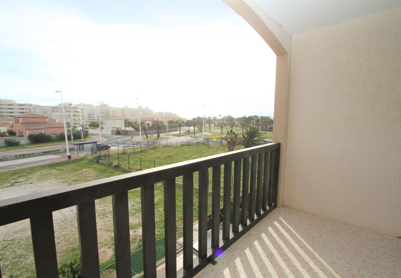 Apartment in Canet-en-Roussillon - Appartement 4 pers. proche de la mer + parking