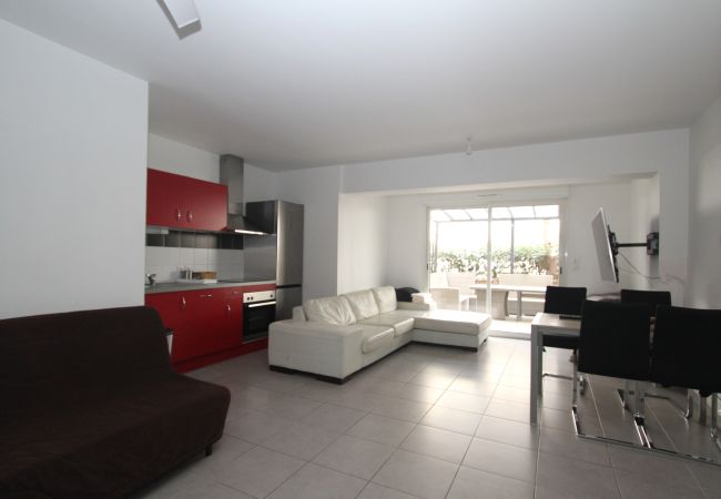 Apartment in Canet-en-Roussillon - Appartement T2 avec piscine et parking 