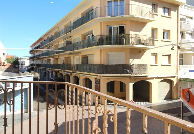 Apartment in Canet-en-Roussillon - Appartement T3 avec vue mer 