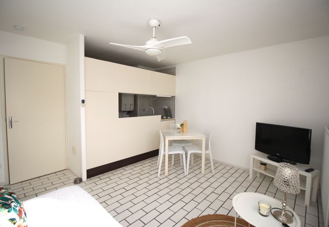 Apartment in Canet-en-Roussillon - Appartement 4 personnes à 20m de la plage