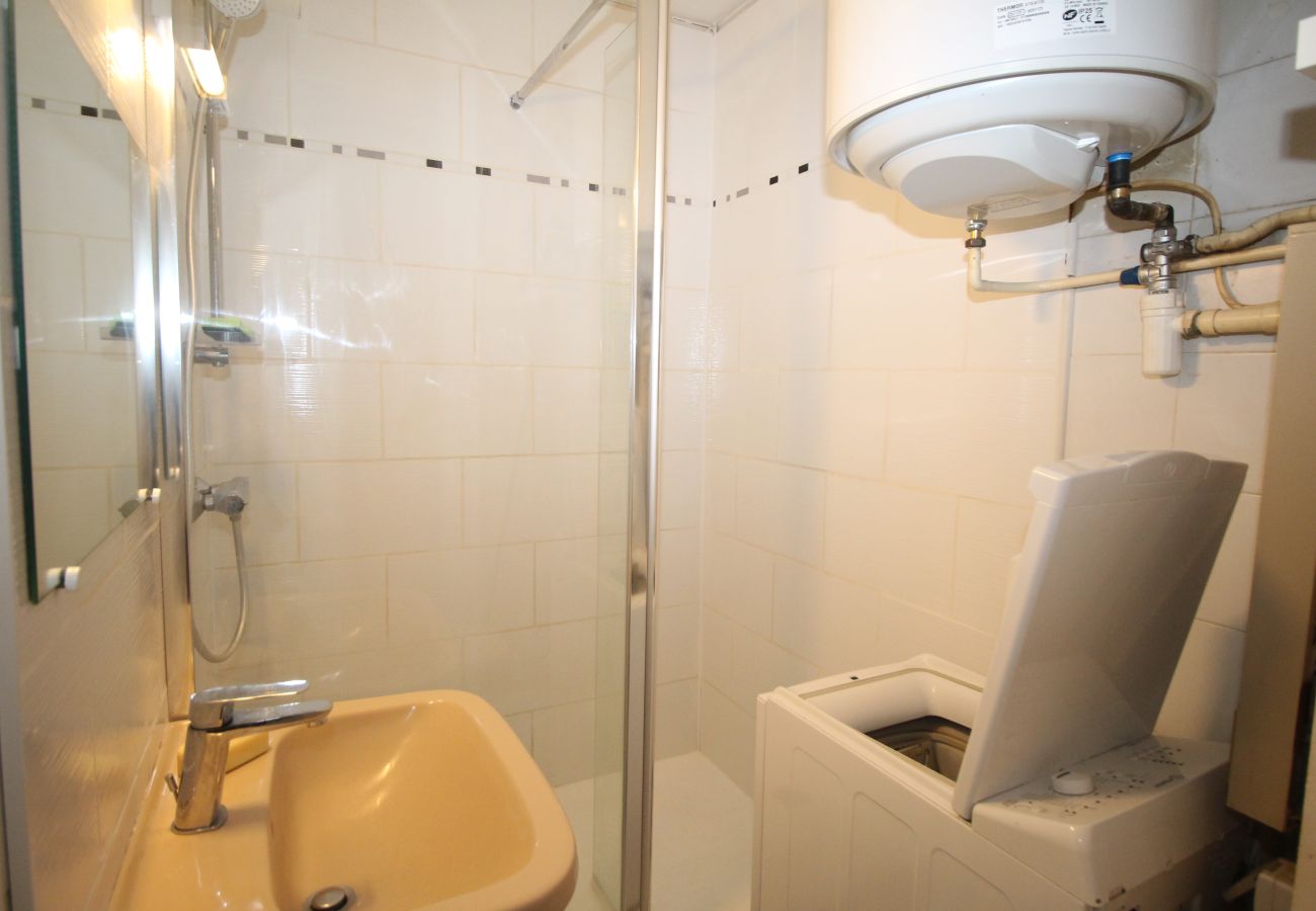 Apartment in Canet-en-Roussillon - STUDIO CABINE - TERRASSE -CANET PLAGE 