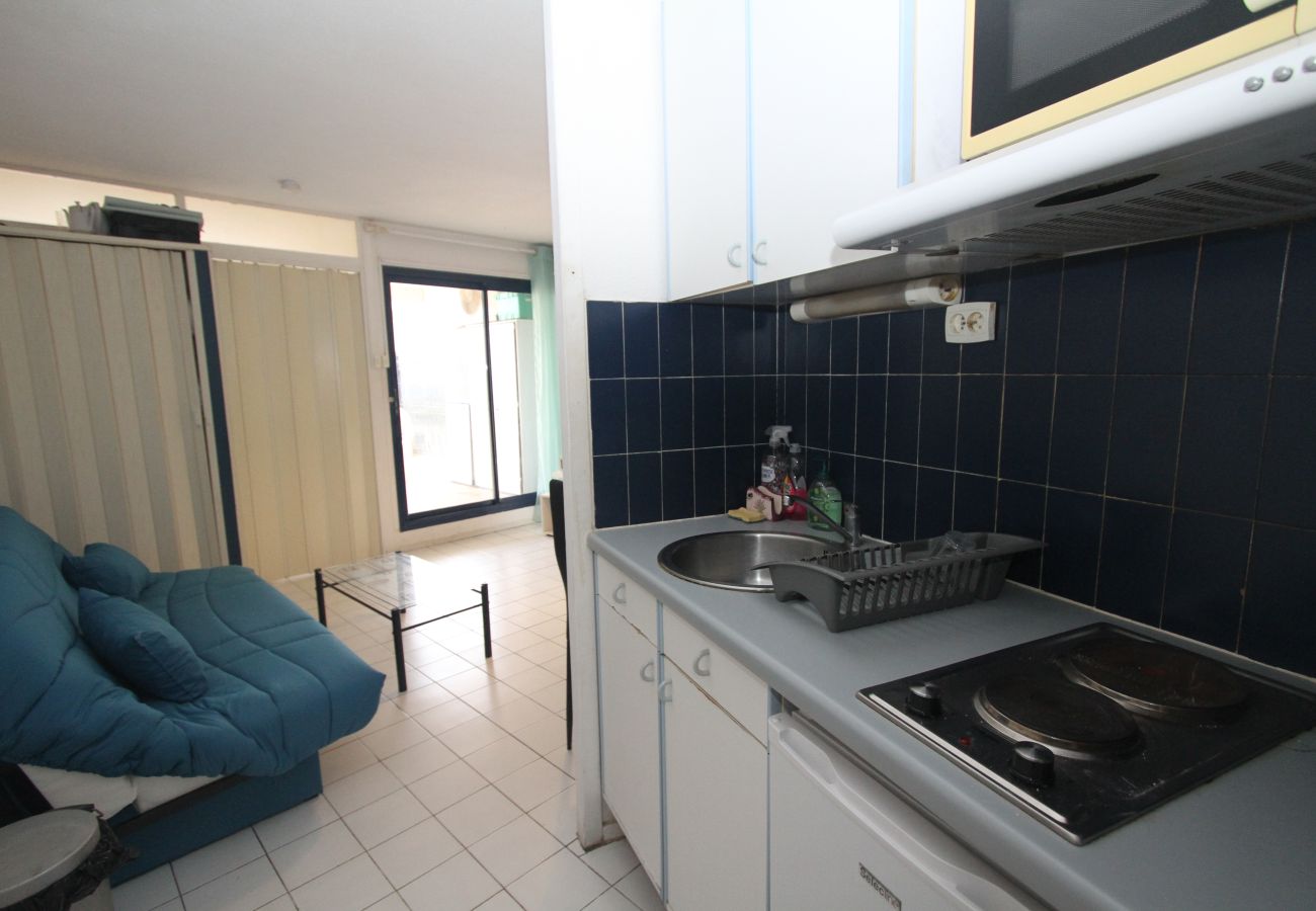 Apartment in Canet-en-Roussillon - STUDIO CABINE - TERRASSE -CANET PLAGE 