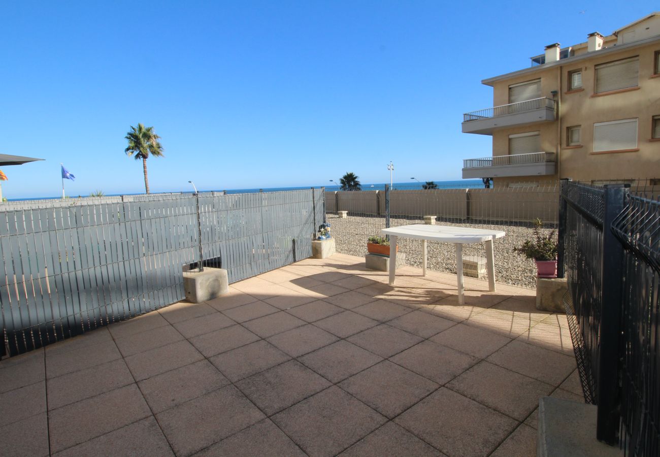 Apartment in Canet-en-Roussillon - STUDIO CABINE - TERRASSE -CANET PLAGE 