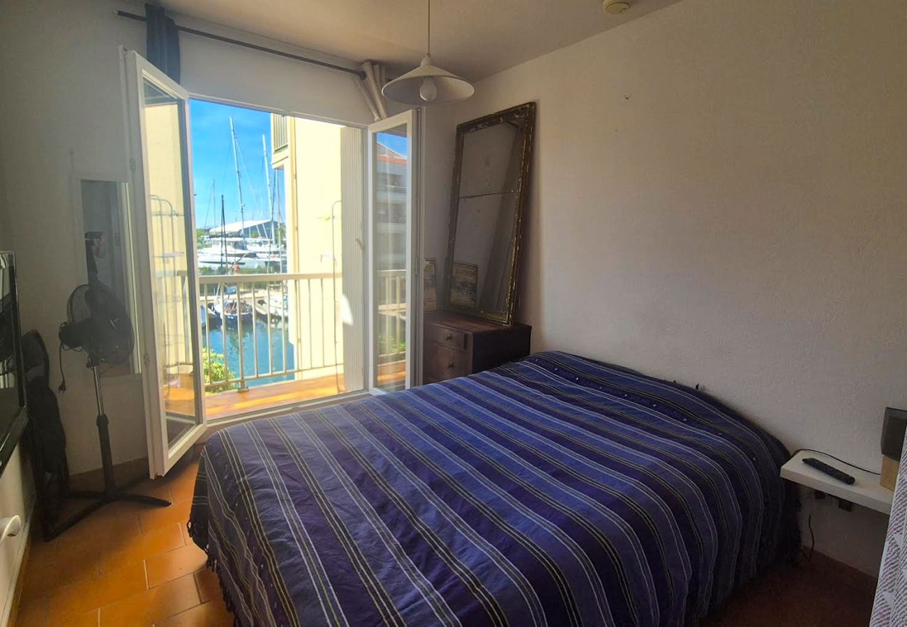 Apartment in Canet-en-Roussillon -  QUAI 12- Appartement 4 personnes - Vue marina